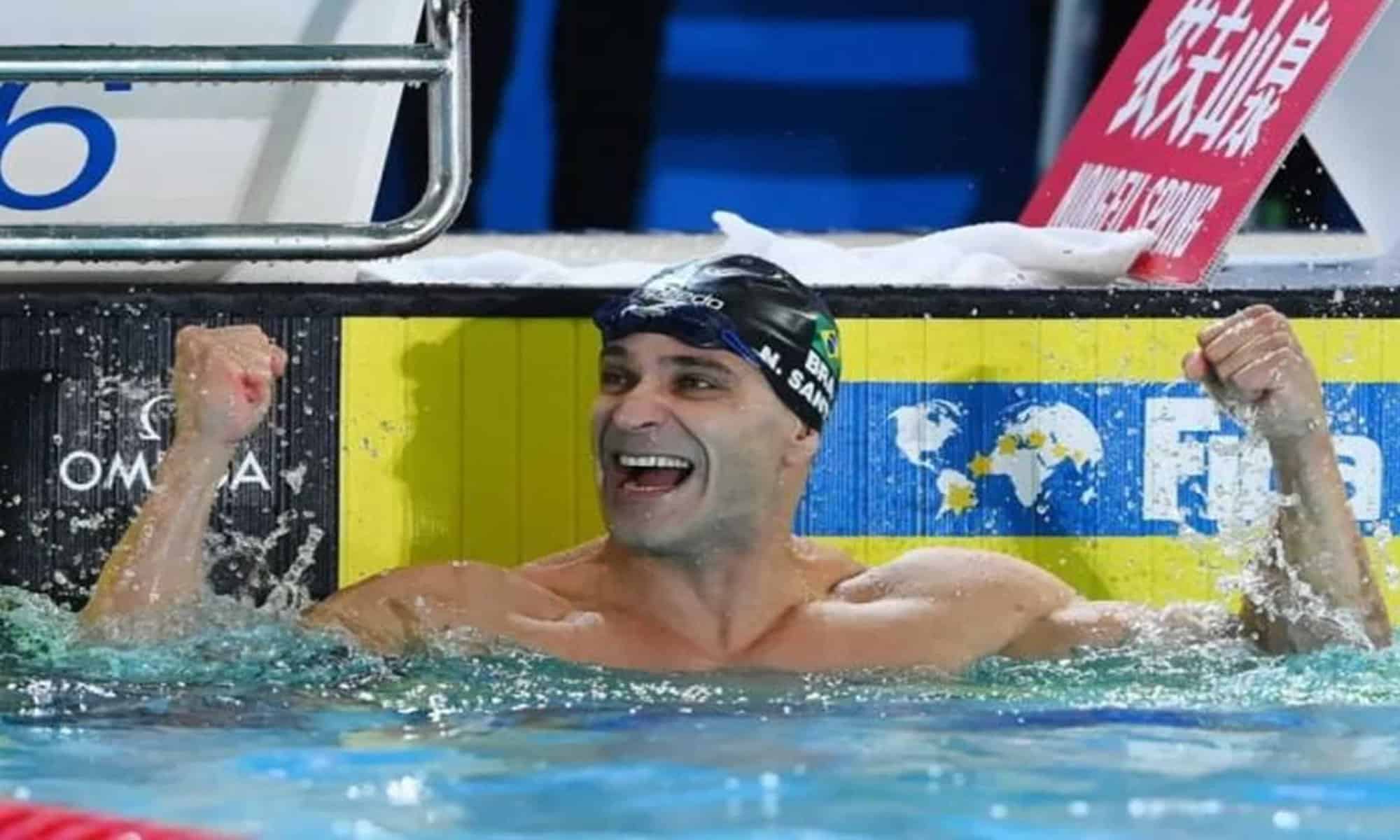 Nicholas Santos comemora medalha de ouro na Austrália (Foto: World Aquatics / Divulgação)