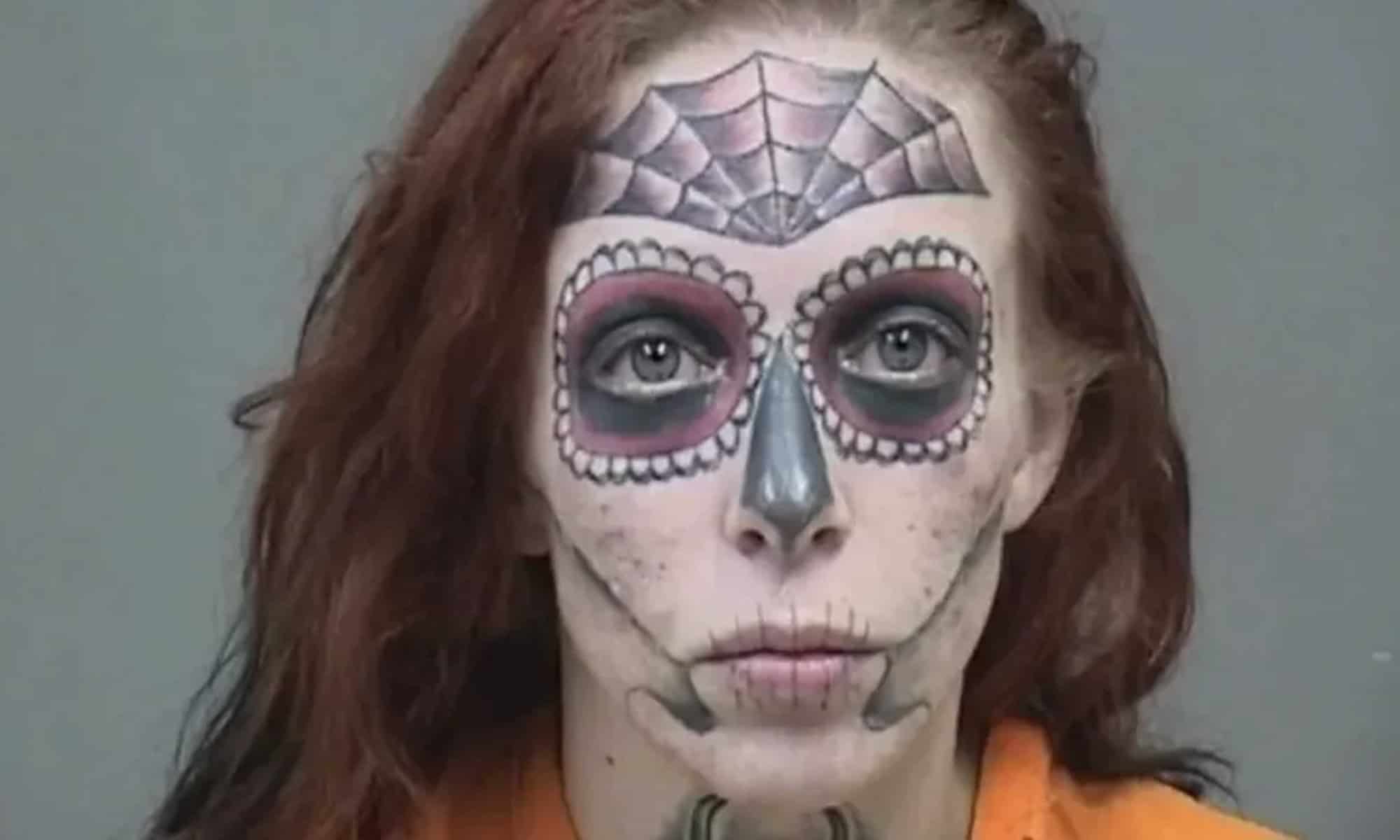 Tatuagens no rosto viralizaram e mulher decidiu removê-las (Reprodução TikTok)