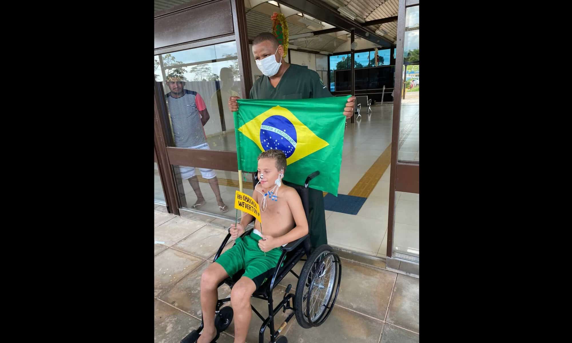 10 Em clima de Copa do Mundo, Davi Lucca recebeu todas as atenções das equipes do Hospital da Criança, na enfermaria que funciona no Into, para curtir os jogos como se estivesse em casa. Foto: cedida