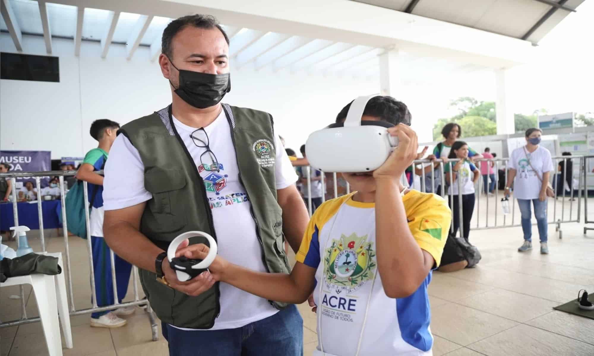 11 A maioria das crianças nunca tinha tido contato com o mundo virtual. Foto: Mardilson Gomes/SEE