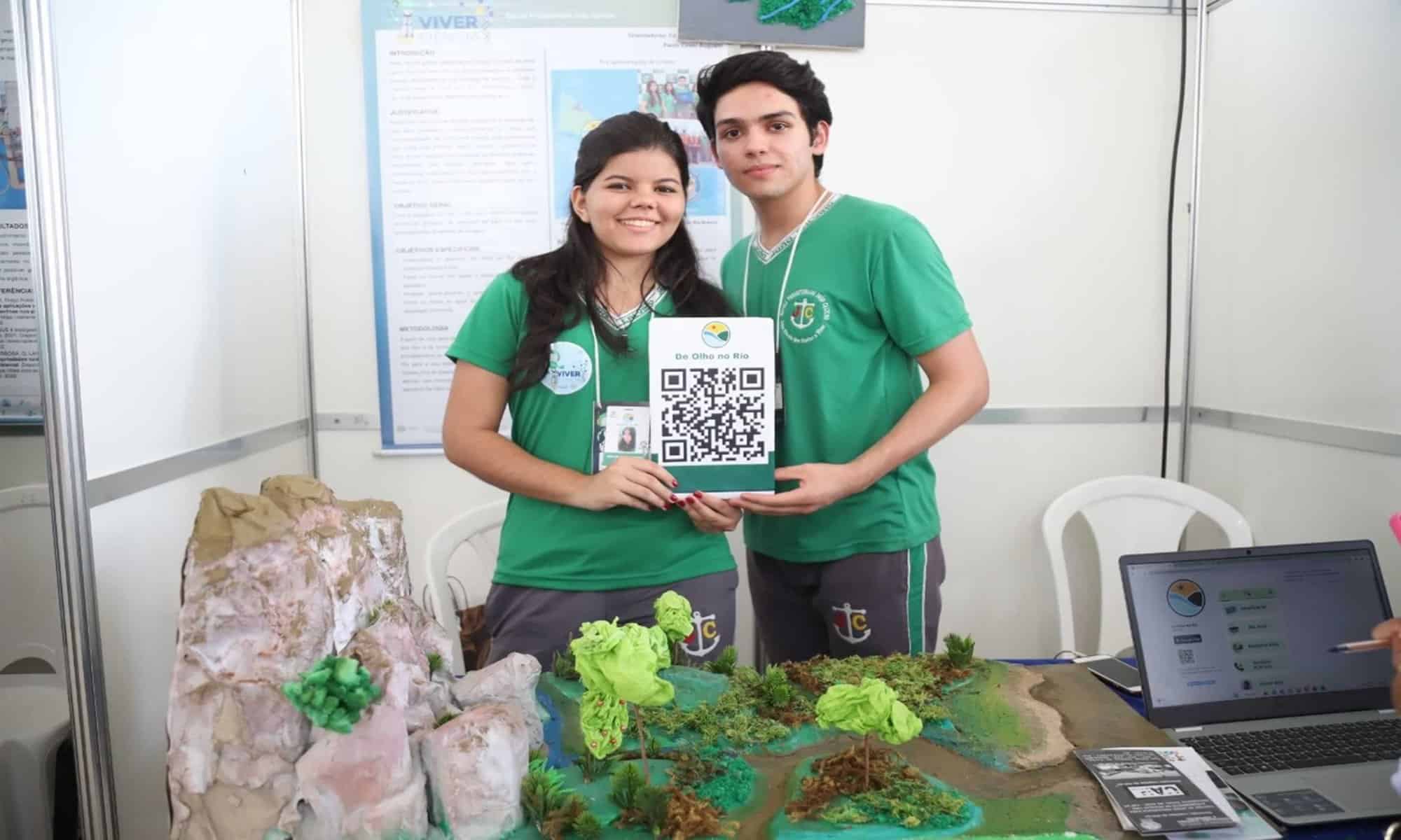 Estudantes da Escola João Calvino desenvolveram o aplicativo de monitoramento De Olho no Rio. Foto: Mardilson Gomes/SEE