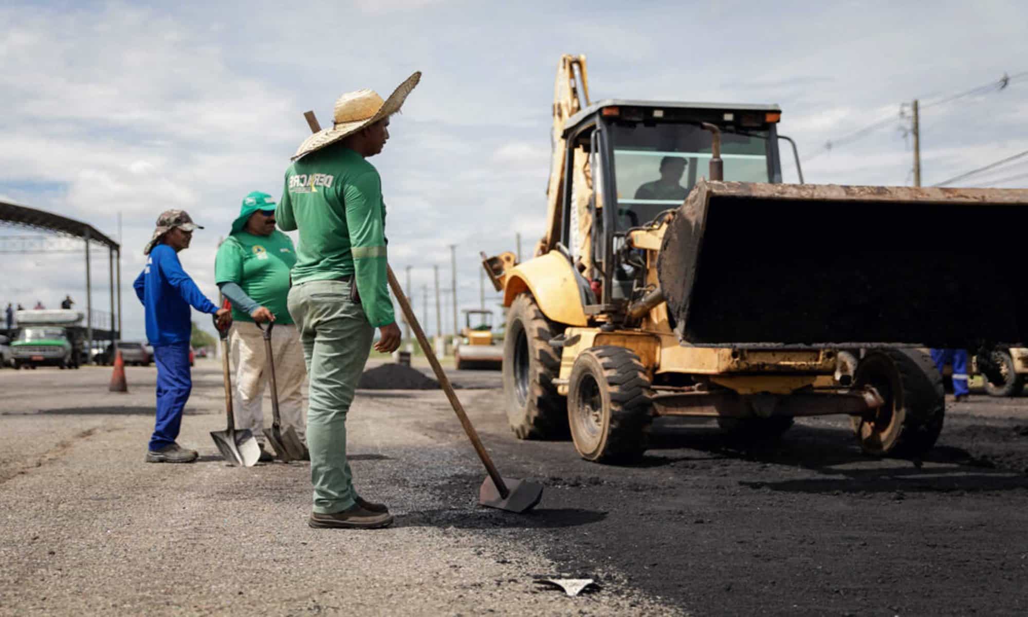13 Operação tapa-buraco é realizada no local do evento. Foto: José Caminha/ Secom