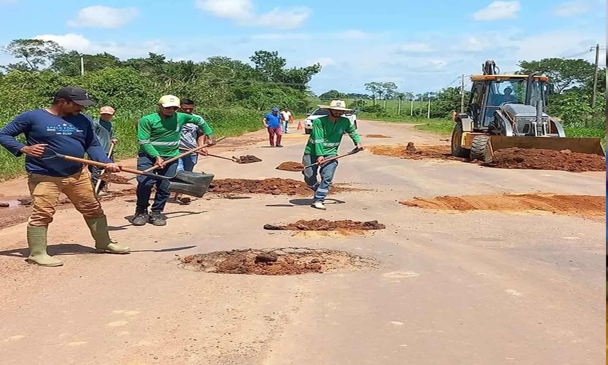 Prefeitura de Bujari realiza operação tapa buraco em trecho da BR-364