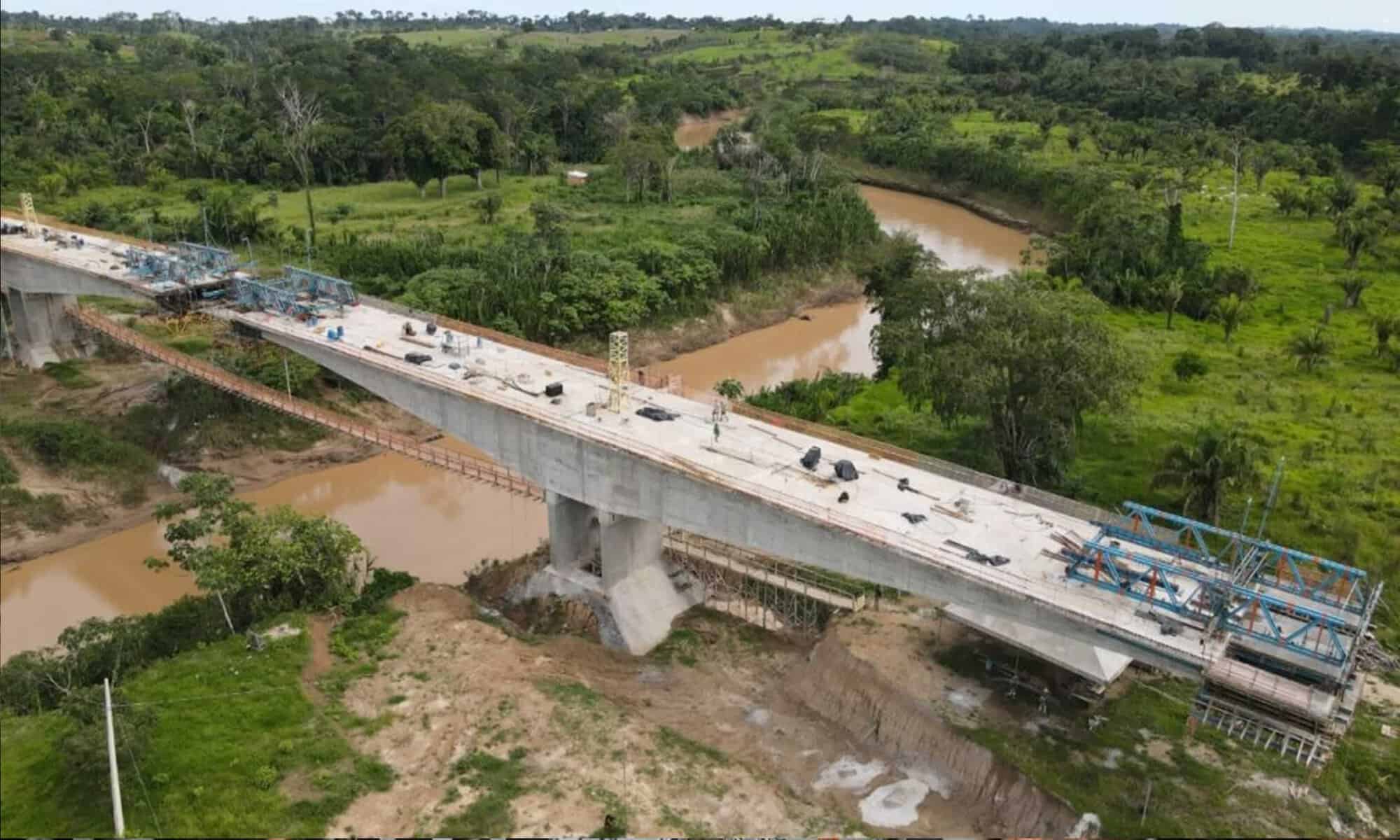 Obras da ponte do anel viário de Brasileia e Epitaciolândia já estão 80% concluídas. Foto: Ascom/Deracre