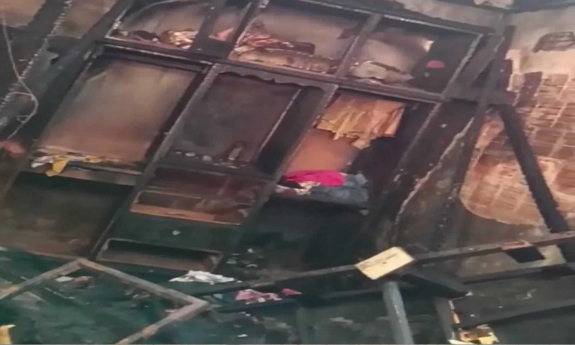 Família perde tudo após casa pegar fogo às vésperas do Natal em Rio Branco — Foto: reprodução