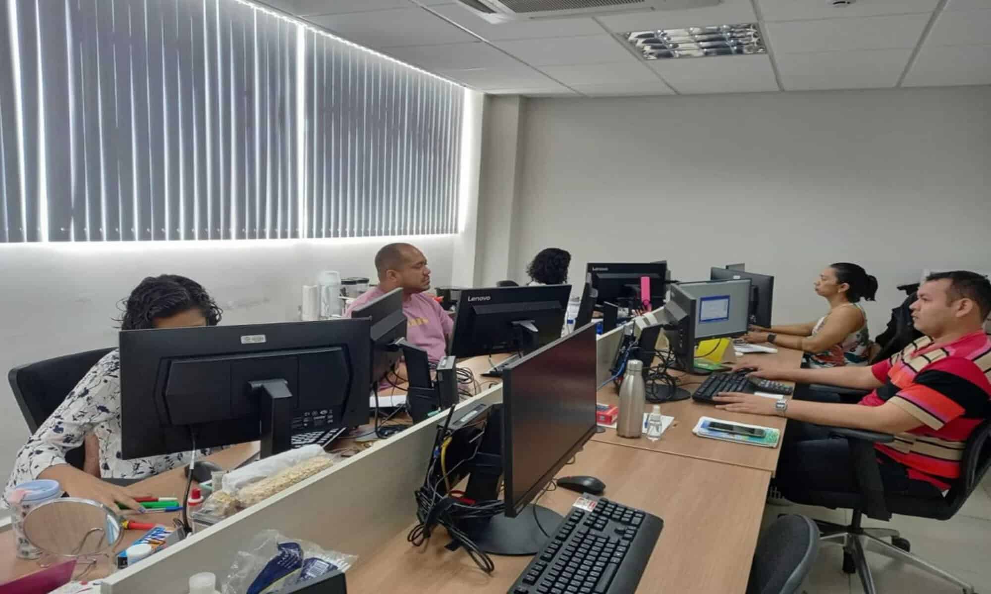 19 A equipe do Departamento de Verbas Rescisórias da Diretoria de Gestão da Seplag trabalha no pagamento das verbas. Foto: Mariá Thaumaturgo
