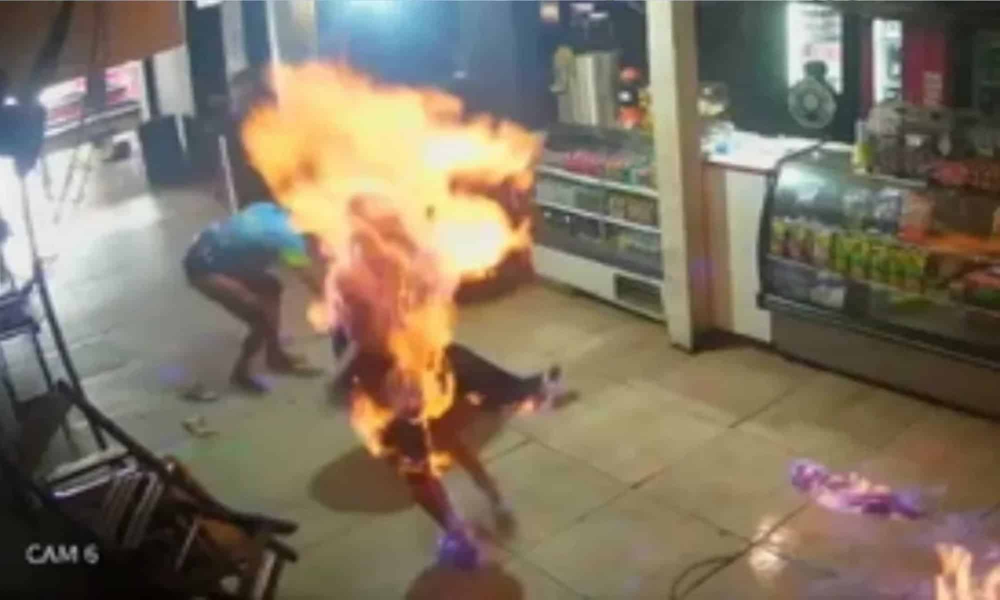 Atendente usou isqueiro para atear fogo em mulher durante discussão em bar. Vítima teve 80% do corpo queimado e segue internada em estado grave - Foto: Reprodução