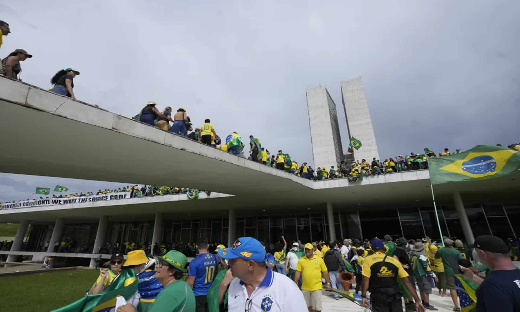 10 Mulher é acusada de financiar atos terroristas em Brasília (AP Photo/Eraldo Peres, File)