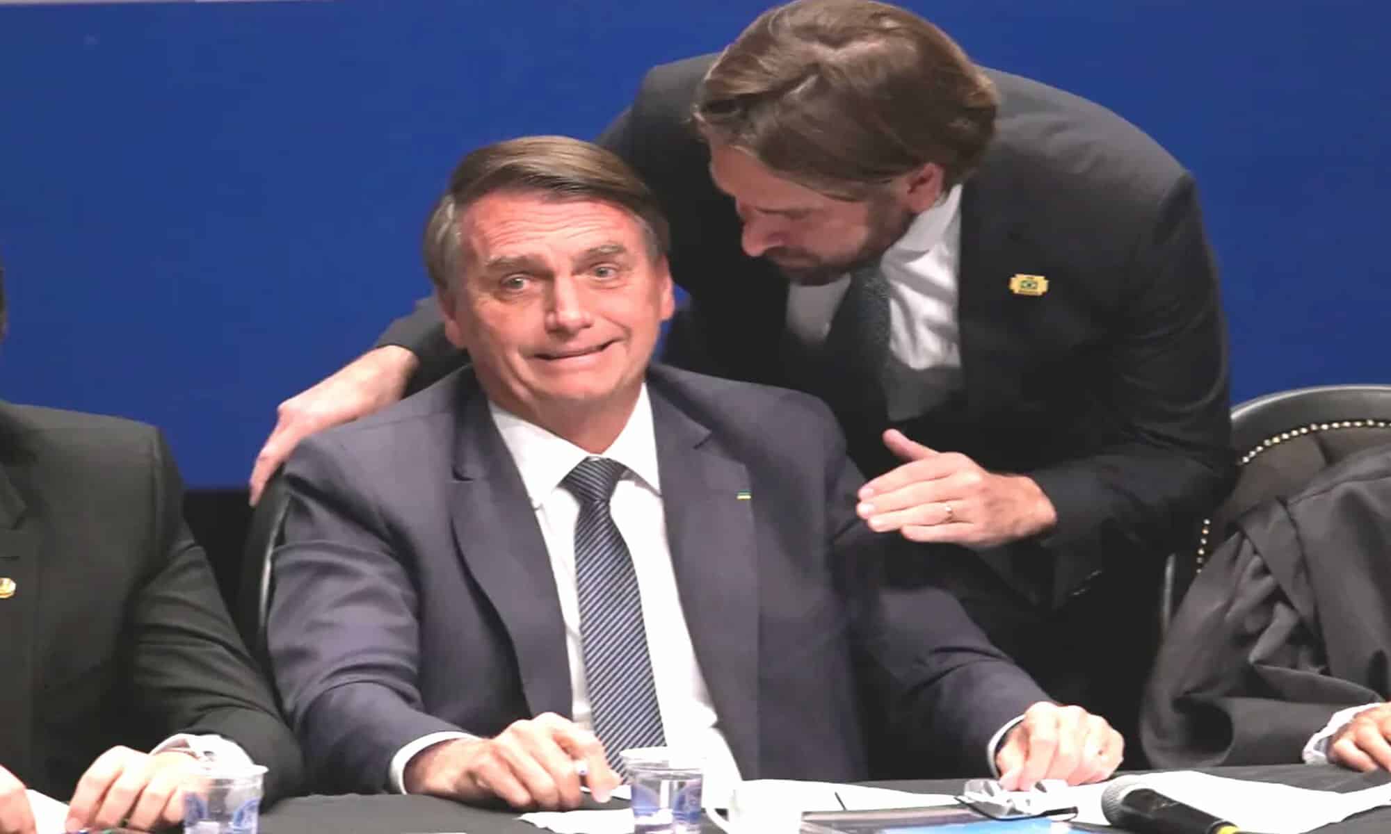 12 Deputado dos EUA acusa Jair Bolsonaro de ter fugido do Brasil e pede extradição do ex-presidente para responder por ataques terroristas a Brasília, que aconteceram neste domingo (8) (Foto: DOUGLAS MAGNO/AFP via Getty Images)