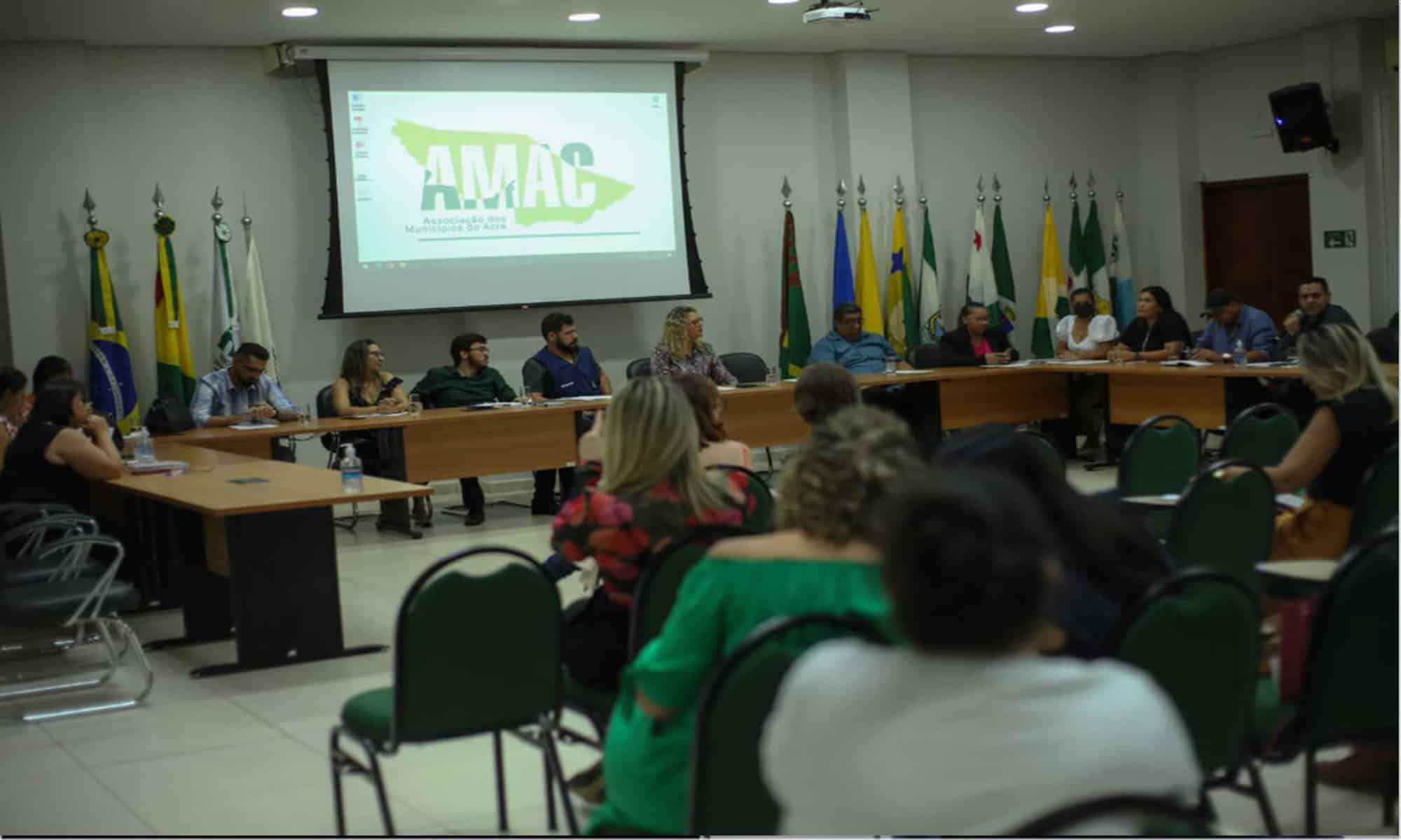 Reunião foi realizada no auditório da Associação dos Municípios do Acre, em Rio Branco. Foto: Odair Leal/Sesacre