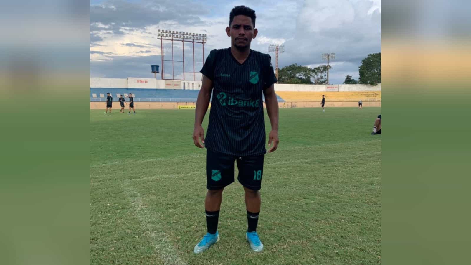 O volante Fernandinho disputa uma vaga entre os titulares do Humaitá