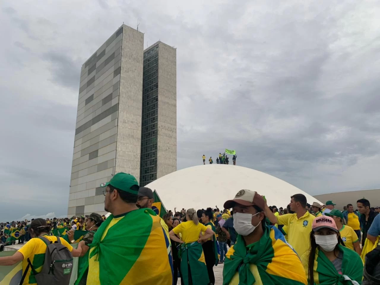 Manifestantes-bolsonaristas-ocupam-o-Congresso-Nacional-e-são-retirados-pela-policia-PMDF-15