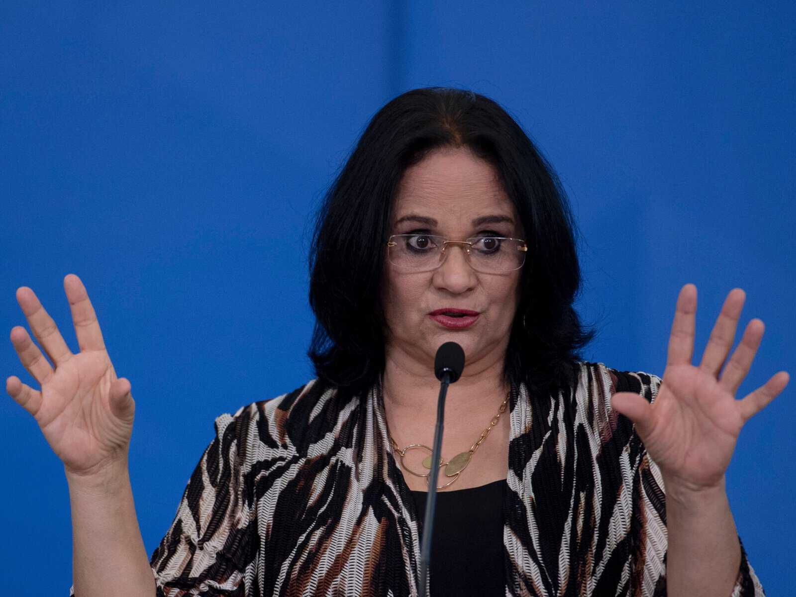 a-ministra-da-mulher-da-familia-e-dos-direitos-humanos-damares-alves-em-cerimonia-no-palacio-do-planalto-1599130069761_v2_4x3