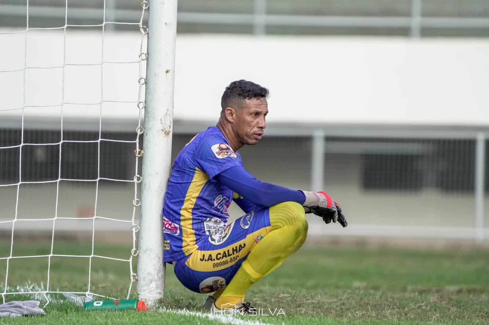 c4ec5491-6674-47f3-8f0c-b7350ff5184b O goleiro Edvandro segue na Adesg na atual temporada