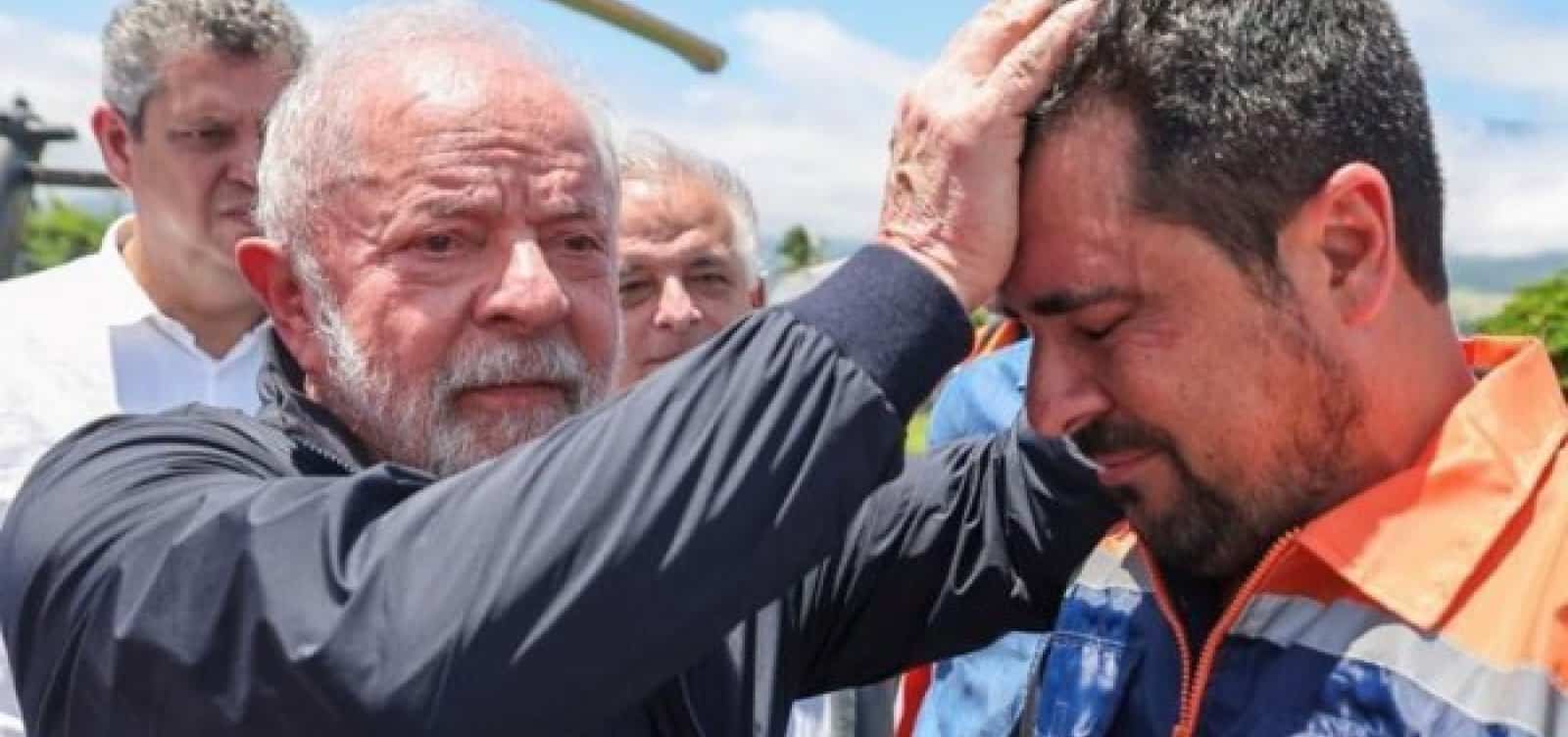 Bolsonarista, prefeito de cidade atingida por temporal em SP se emociona com apoio de Lula