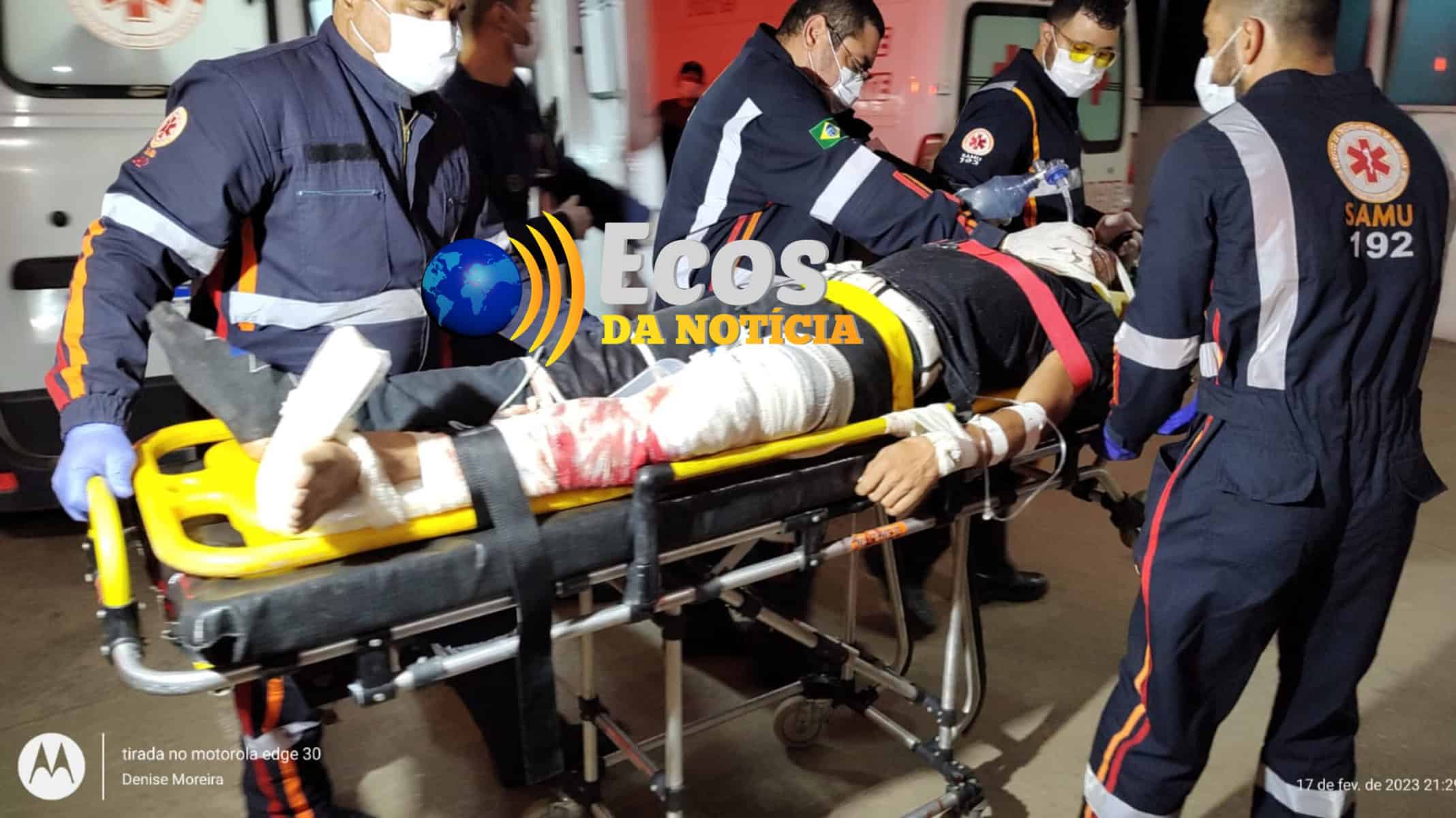 Entregadores de aplicativo colidem de frente, um sofreu escoriações e o outro ficou em estado crítico