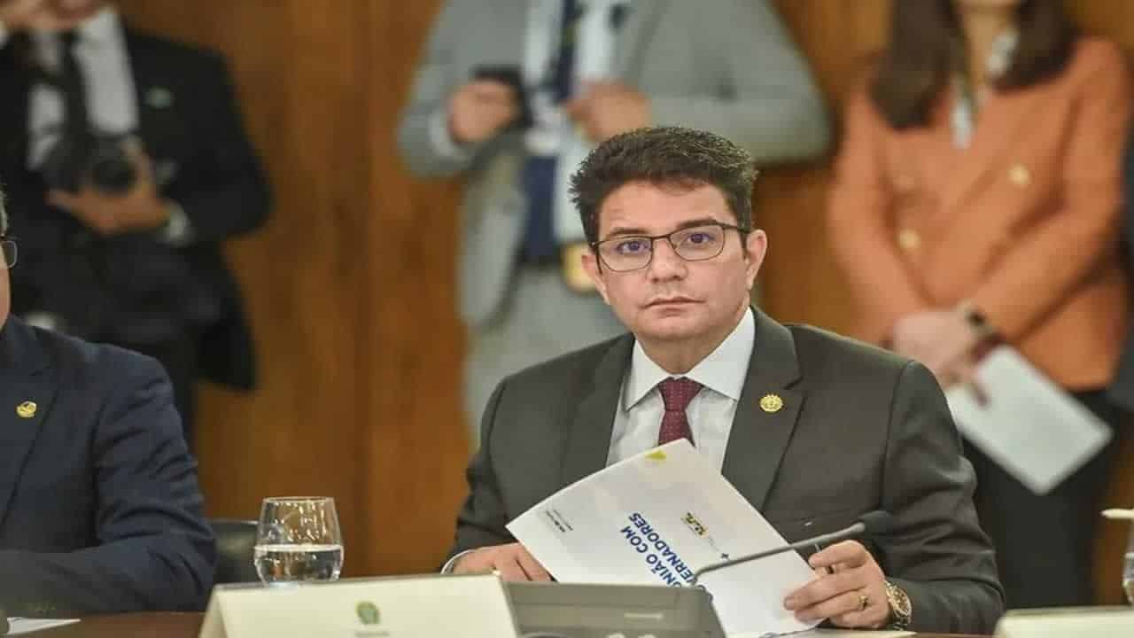 Bolsonaro cria loja virtual com promoção e vira piada na web