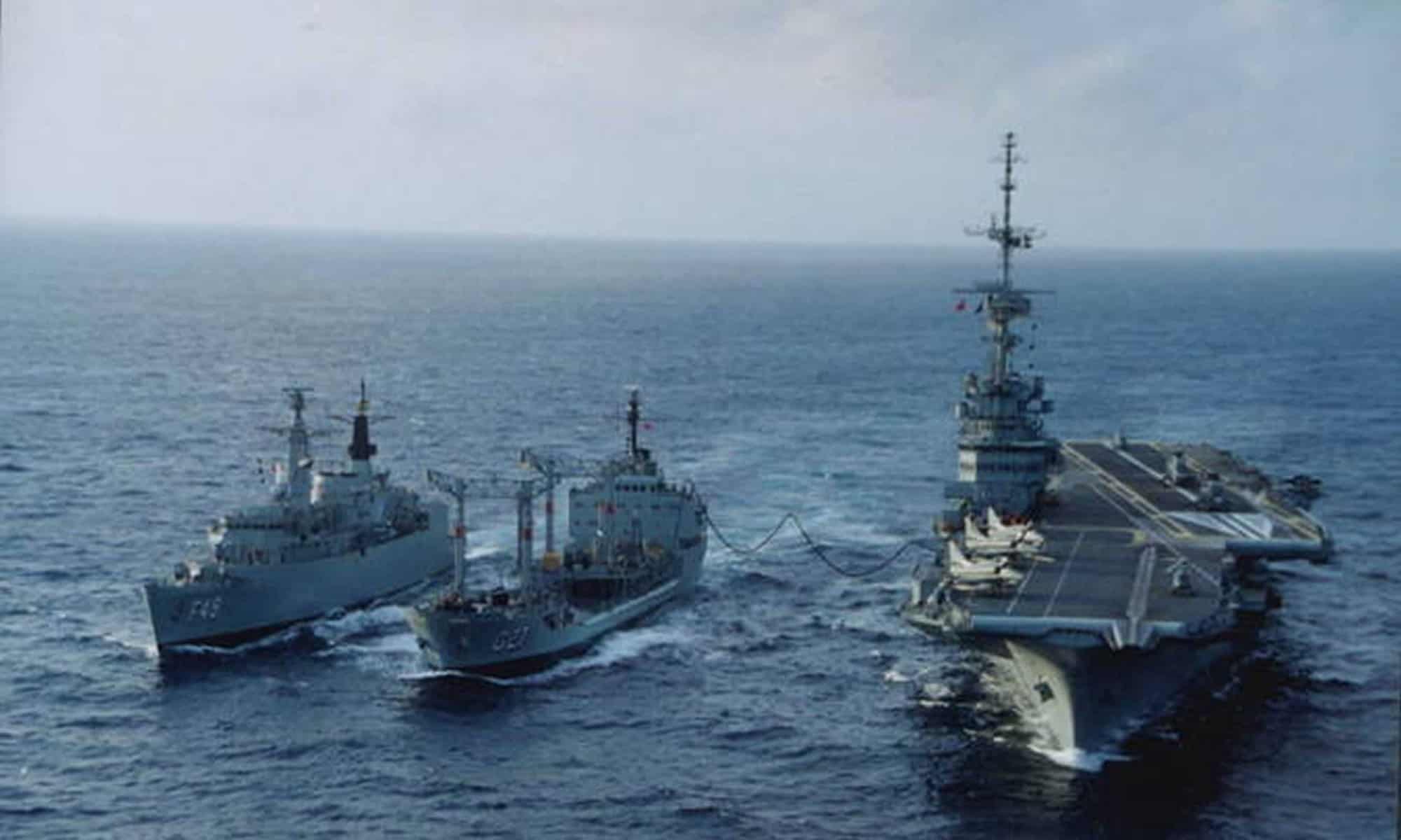 Marinha afundou, ontem, porta-aviões feito com amianto na costa brasileira
DIVULGAÇÃO/MARINHA DO BRASIL