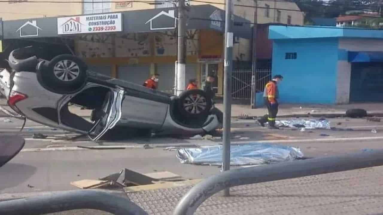 Imagens do acidente. (Fonte: Reprodução)