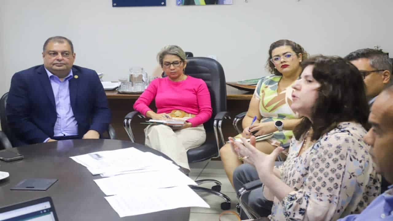 Durante o encontro, promotores apresentaram a legislação vigente contra a violência doméstica. Foto: Alice Leão/Seicetur