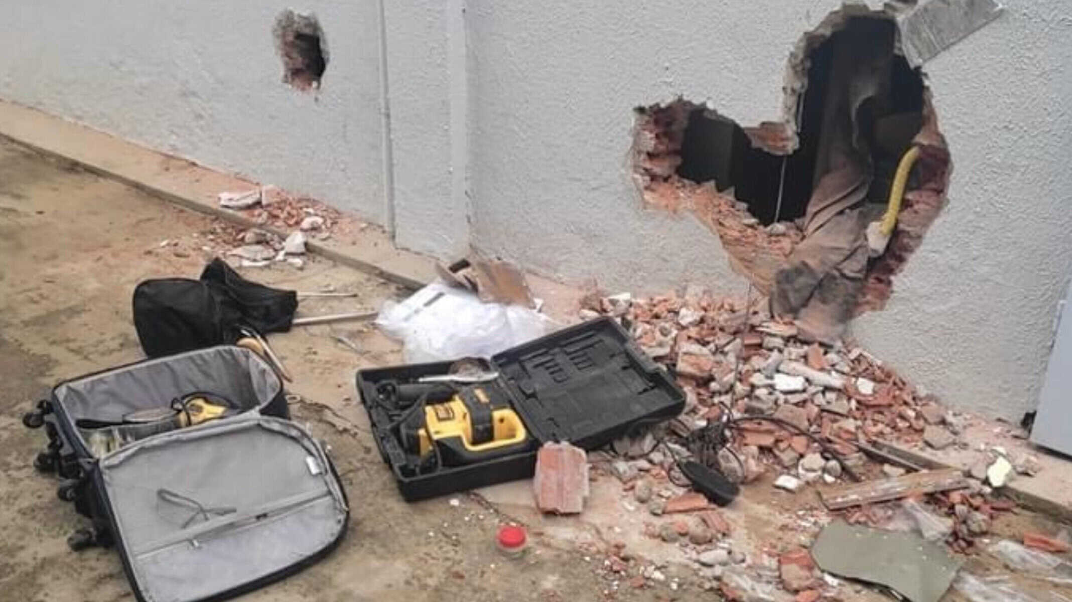 2AF7A3D1-2551-4930-B205-DB7D1A5AD8F2