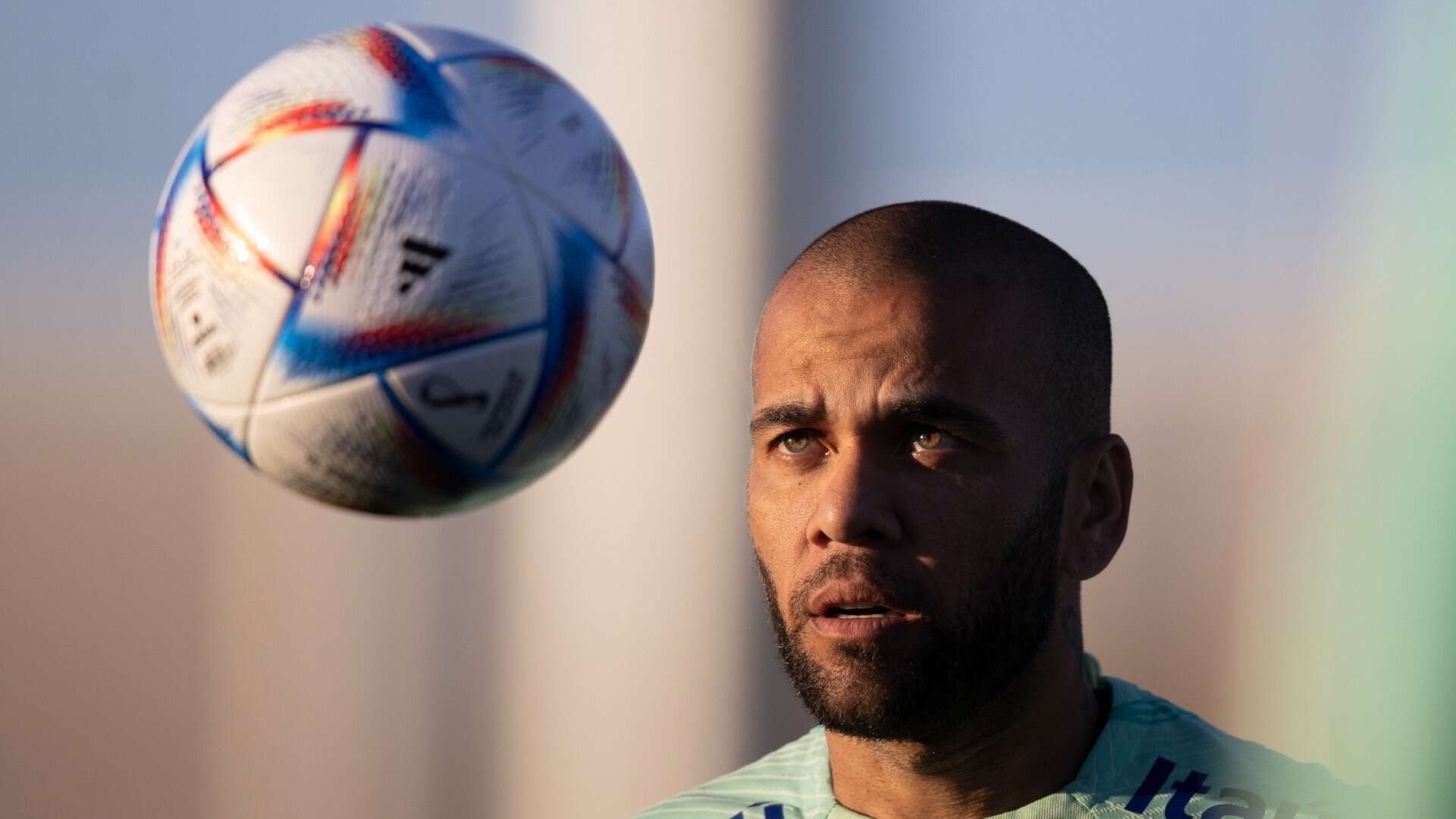 Tribunal rejeita pedido de liberdade provisória e mantém Daniel Alves preso