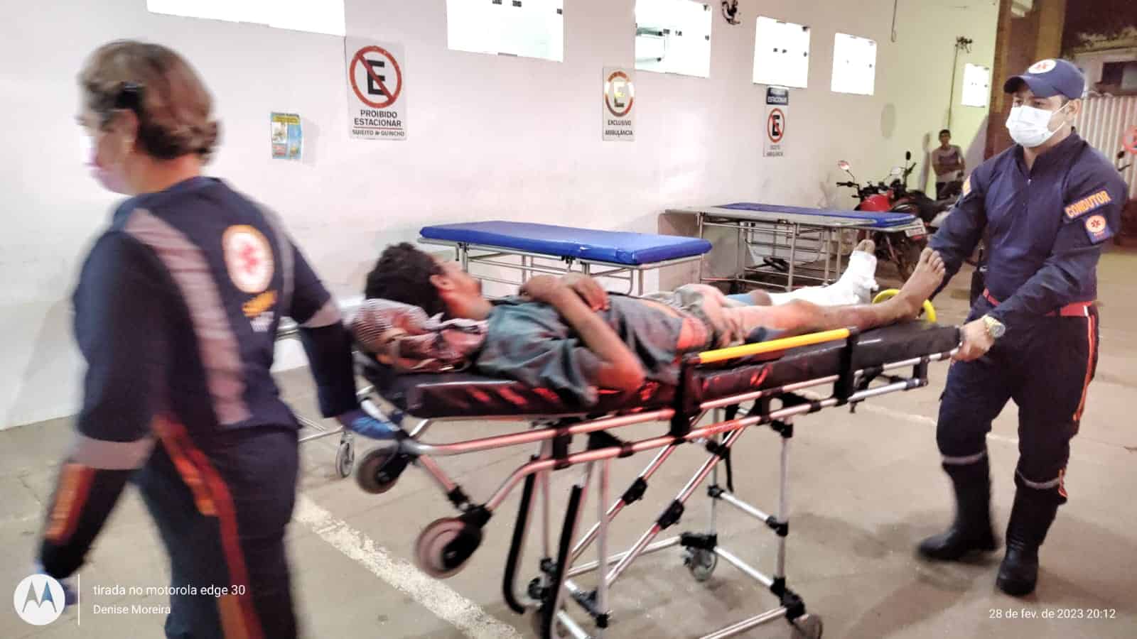 Morador de rua sofre múltiplas fraturas ao ser agredido a pauladas