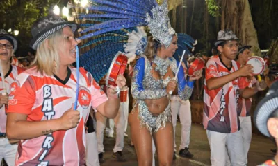 Bateria do bloco Sambase se apresentou nesta terça-feira (9) de Carnaval — Foto: Iryá Rodrigues/G1
