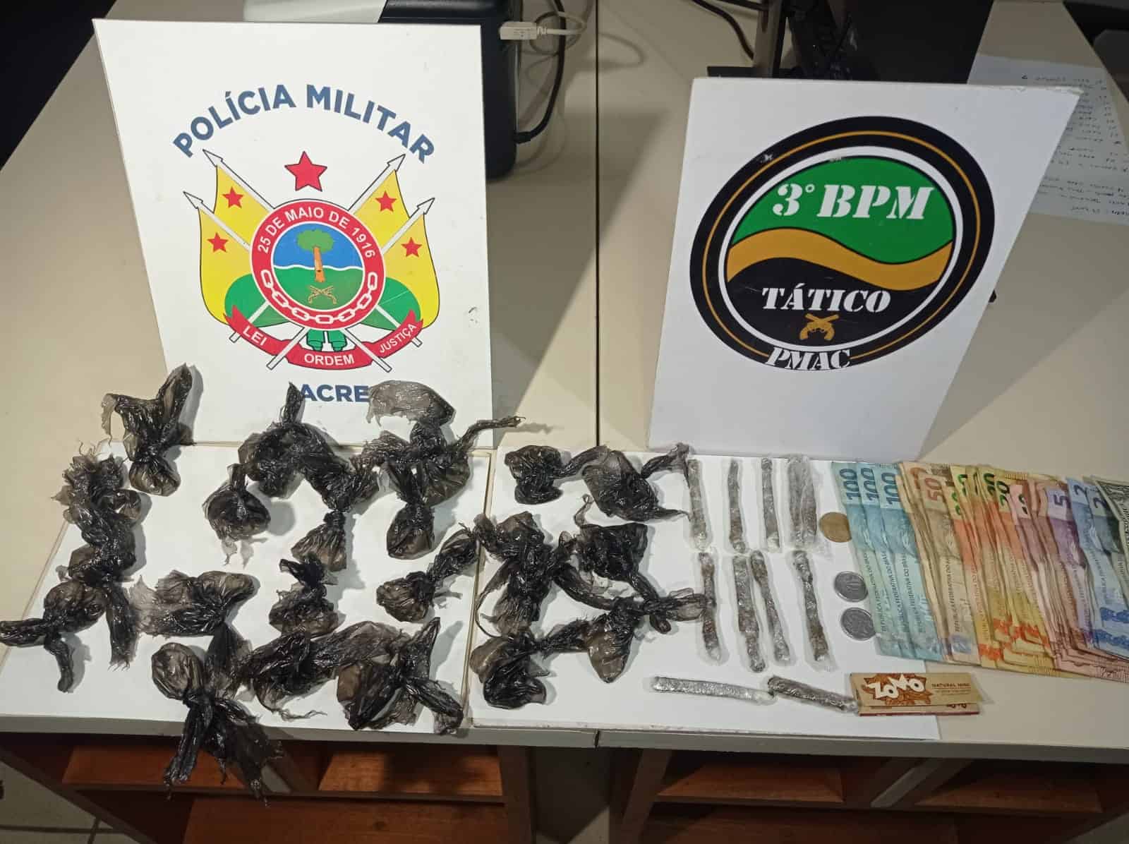 Polícia prende 5 com droga e dinheiro no bairro Montanhês