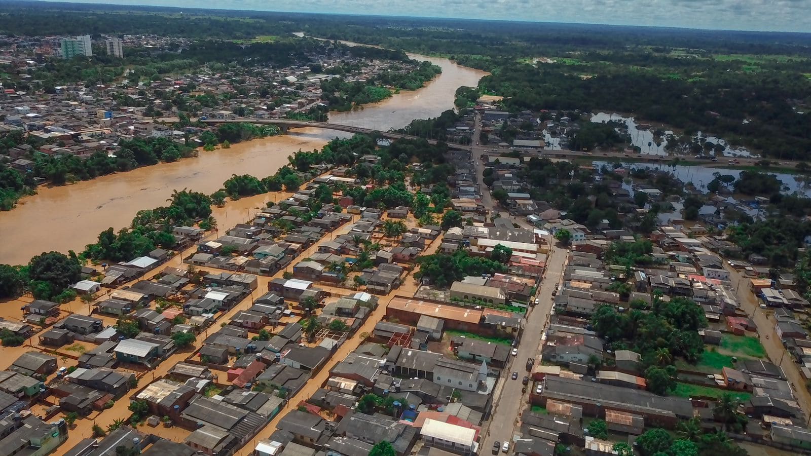 Nível do Rio Acre na capital sobe para 17,05m e mais de 40 mil são afetados