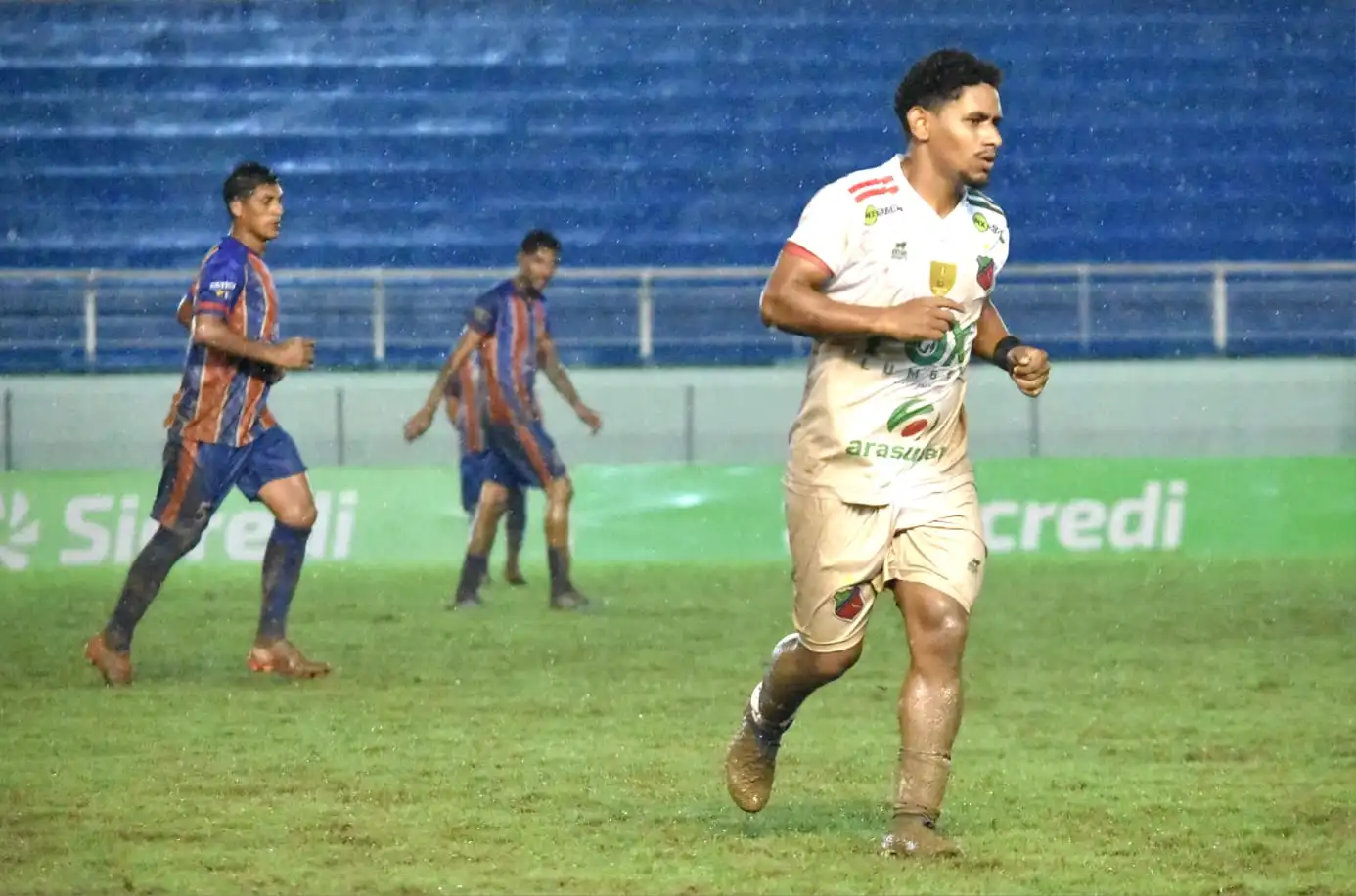 Fernandinho e Aldair comandam a goleada do Tourão sobre o Tigre: 7 a 1