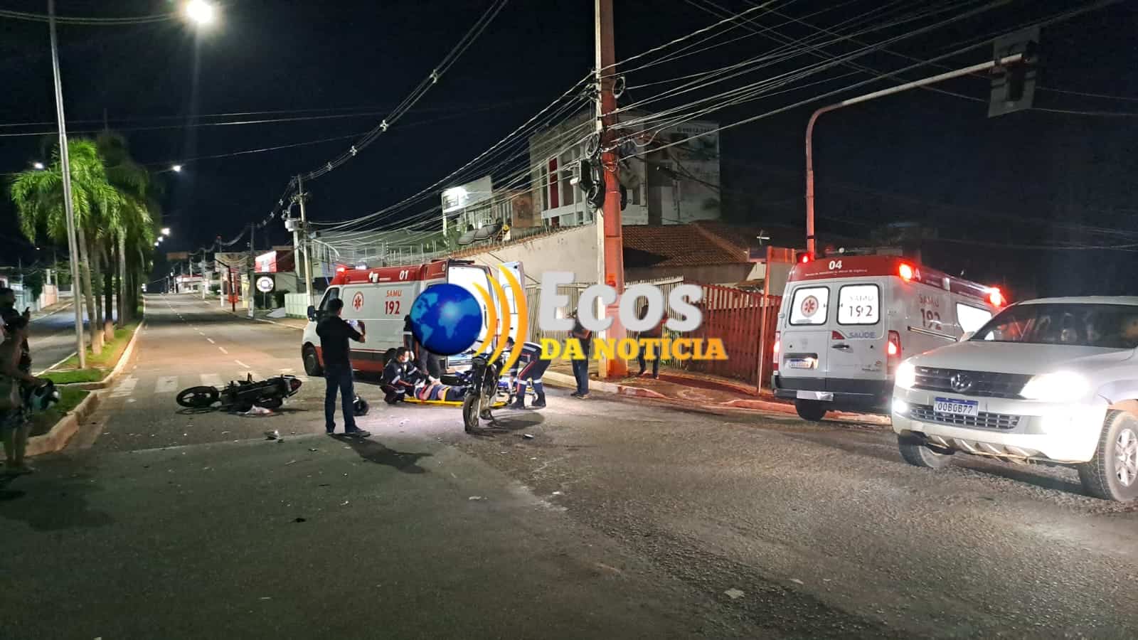 Duas pessoas ficam feridas em colisão entre motos em cruzamento da capital