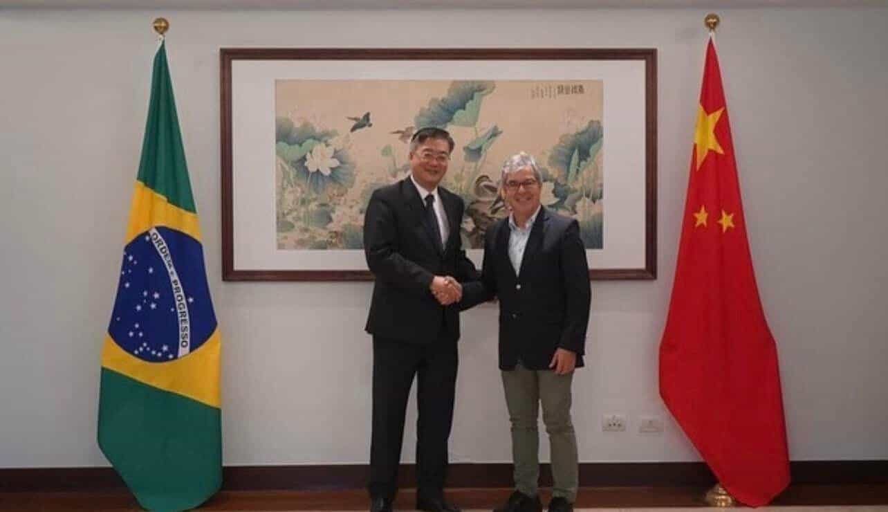 Com embaixador da China, Jorge Viana busca habilitar frigorífico do Acre