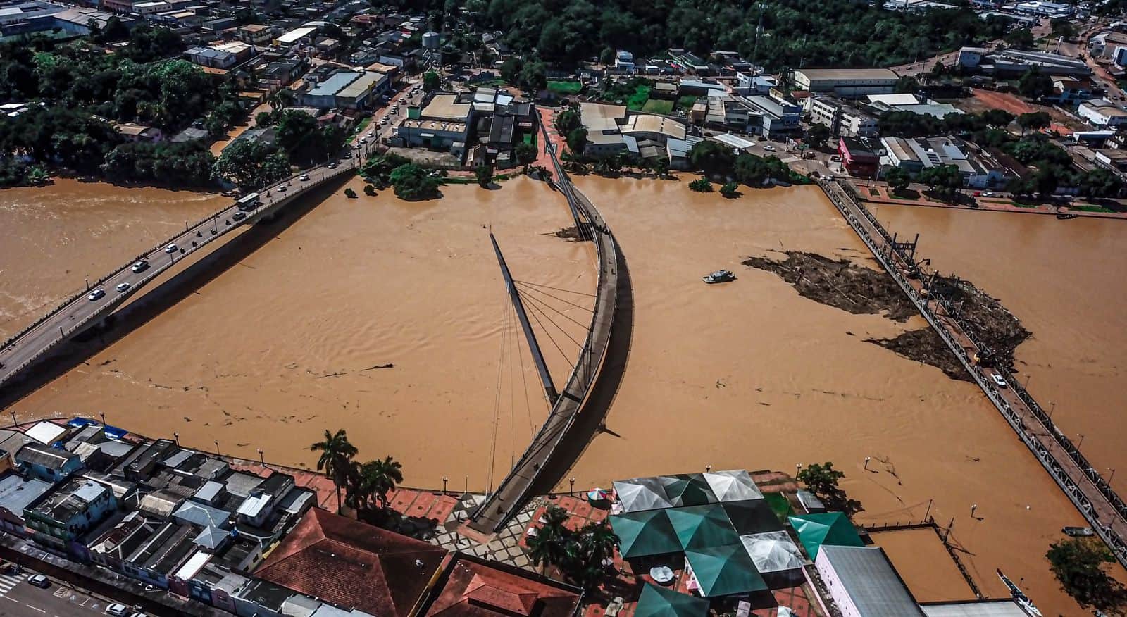 Rio Acre não dá trégua, volta a subir o nível e registra 17,07 metros na capital