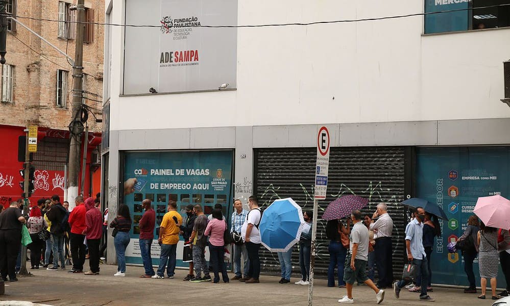 emprego_trabalho_desemprego_cate_rvrsa_abr_20220429_0564 Fila no mutirão de emprego realizado pela Prefeitura de São Paulo no Cate Central da Avenida Rio Branco.