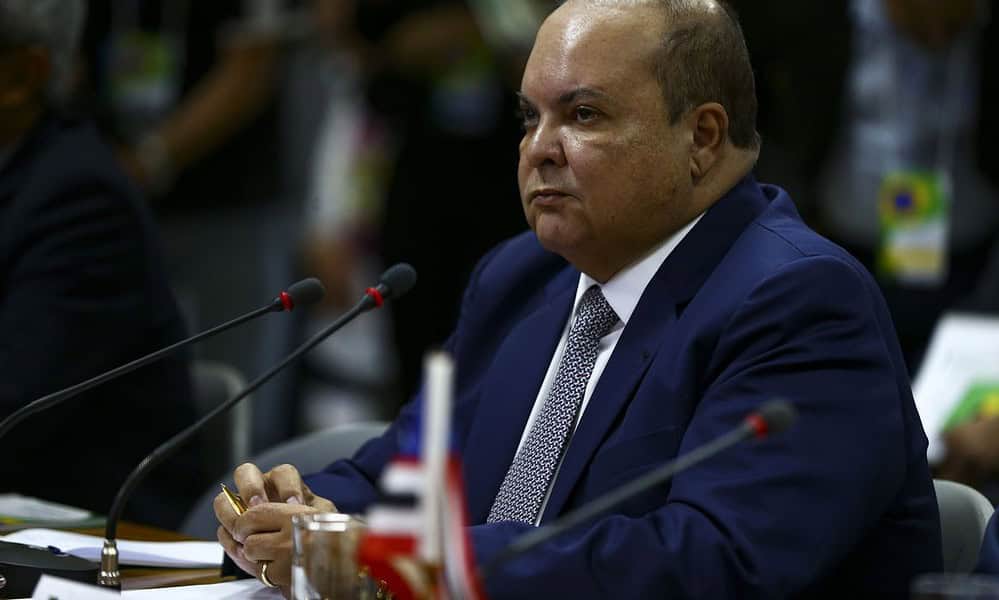 forum-de-governadores_mcamgo_abr_131220221818-2 O governador do Distrito Federal, Ibaneis Rocha, durante reunião do Fórum de Governadores para tratar da incidência do ICMS sobre combustíveis e teses da cobrança do Diferencial de Alíquota do ICMS (Difal).