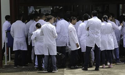 fpzzb_abr_17112018-5603 Médicos estrangeiros e brasileiros que se graduaram em outro país, fazem a segunda etapa da edição 2017 do Exame Nacional de Revalidação de Diplomas Médicos Expedidos por Instituições de Educação Superior Estrangeira (Revalida).