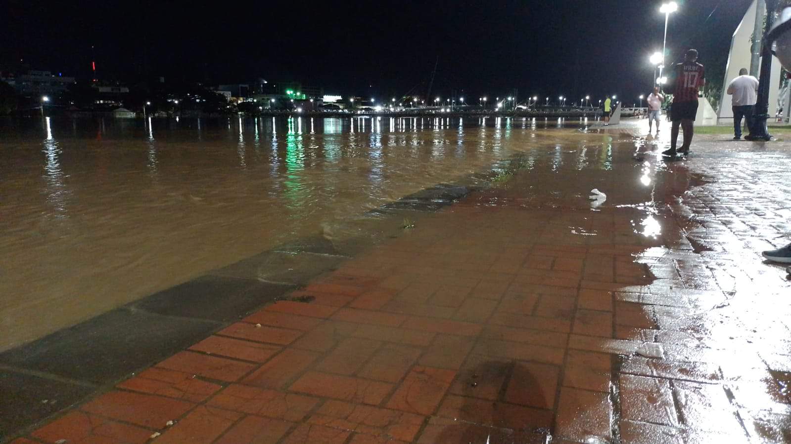 Nível do Rio Acre volta a subir e está apenas 9 centímetros da marca de  17 metros