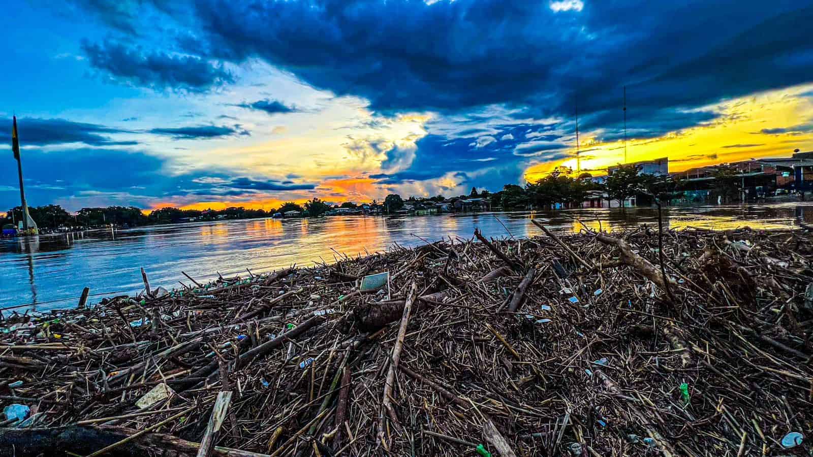 Defesa Civil trabalha com expectativa de mais cheia na capital acreana durante o dia