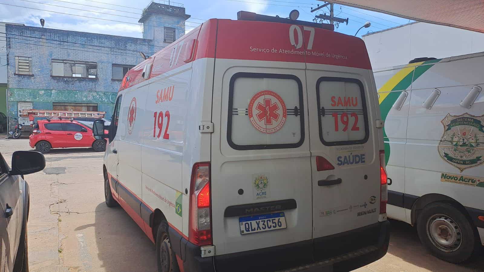 Jovem é esfaqueado pelo amigo de infância enquanto dormia