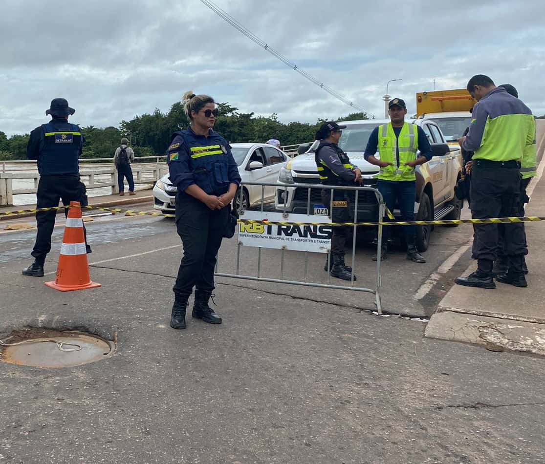 Detran interdita ponte de concreto após parque Capitão Ciríaco