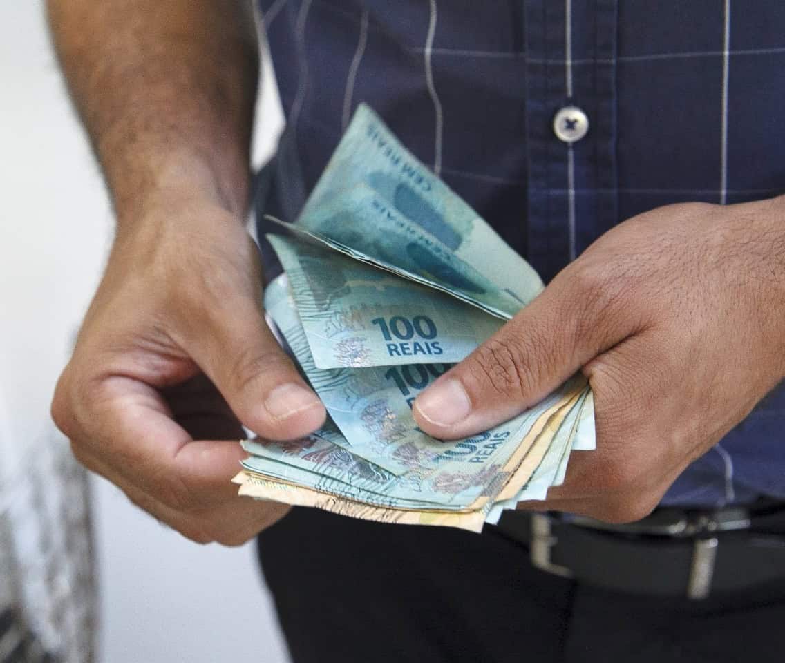 Governo envia diretrizes do orçamento prevendo salário mínimo de R$ 1.389