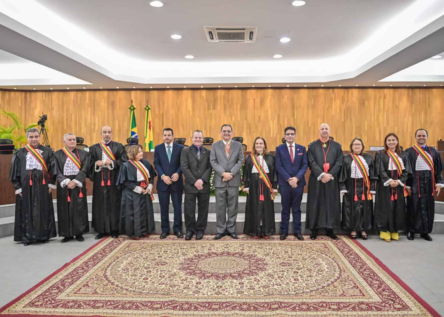Governador participa de cerimônia do Mérito Judiciário do ministro do STJ, Reynaldo
