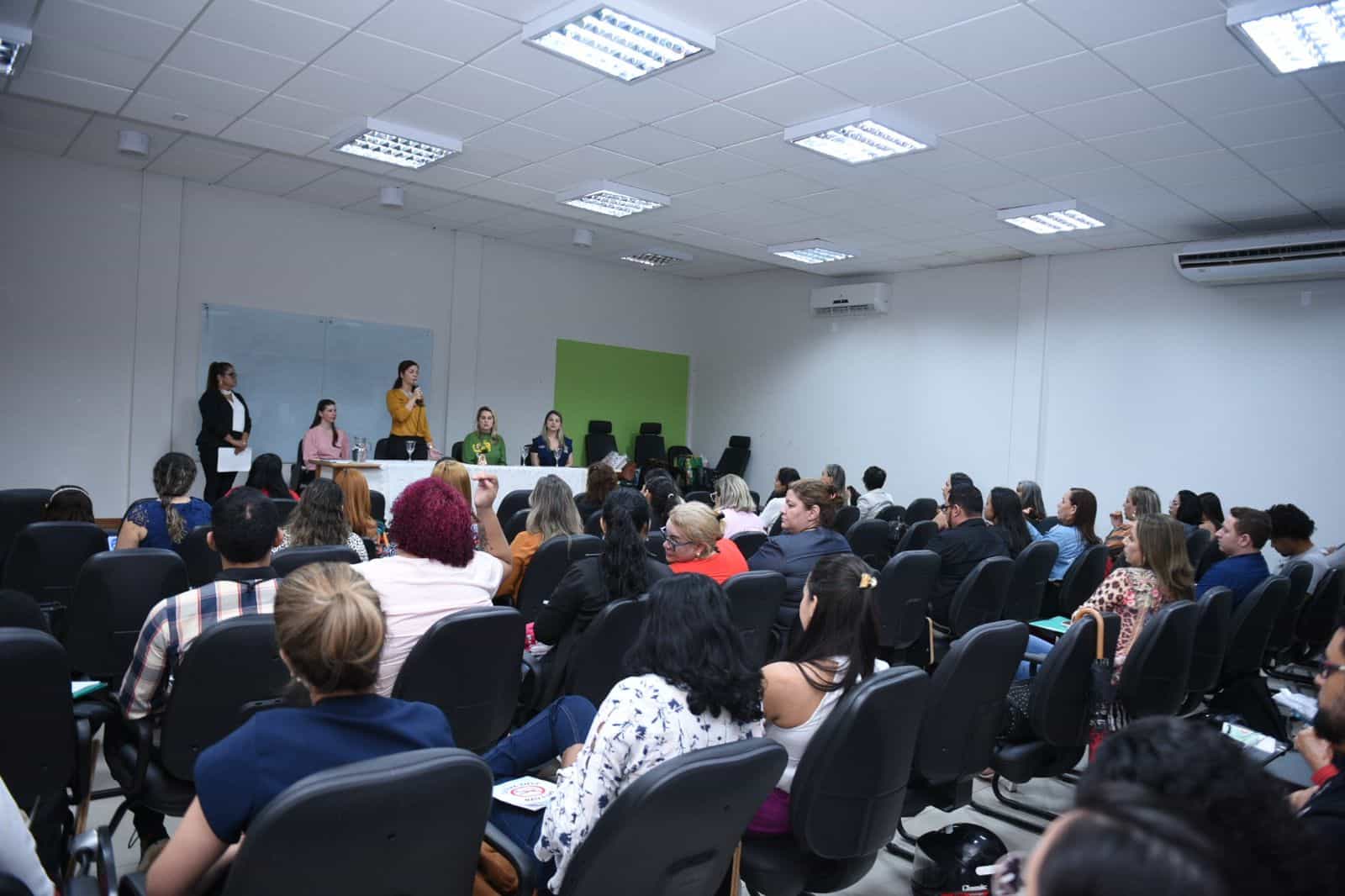 Secretaria de Saúde realiza capacitação de profissionais para a prevenção de tabagismo