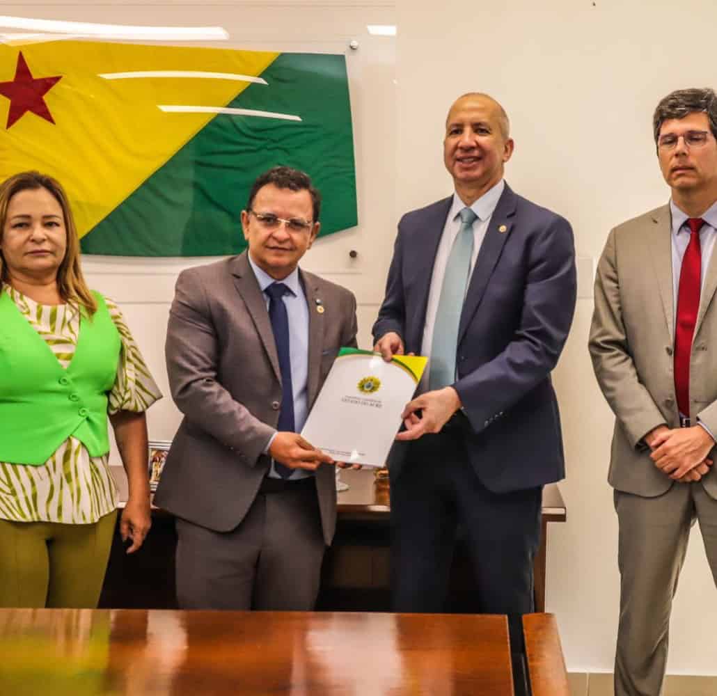 Gonzaga entrega ao MP/AC sugestões de mudanças na Lei que ampara pessoas com TEA