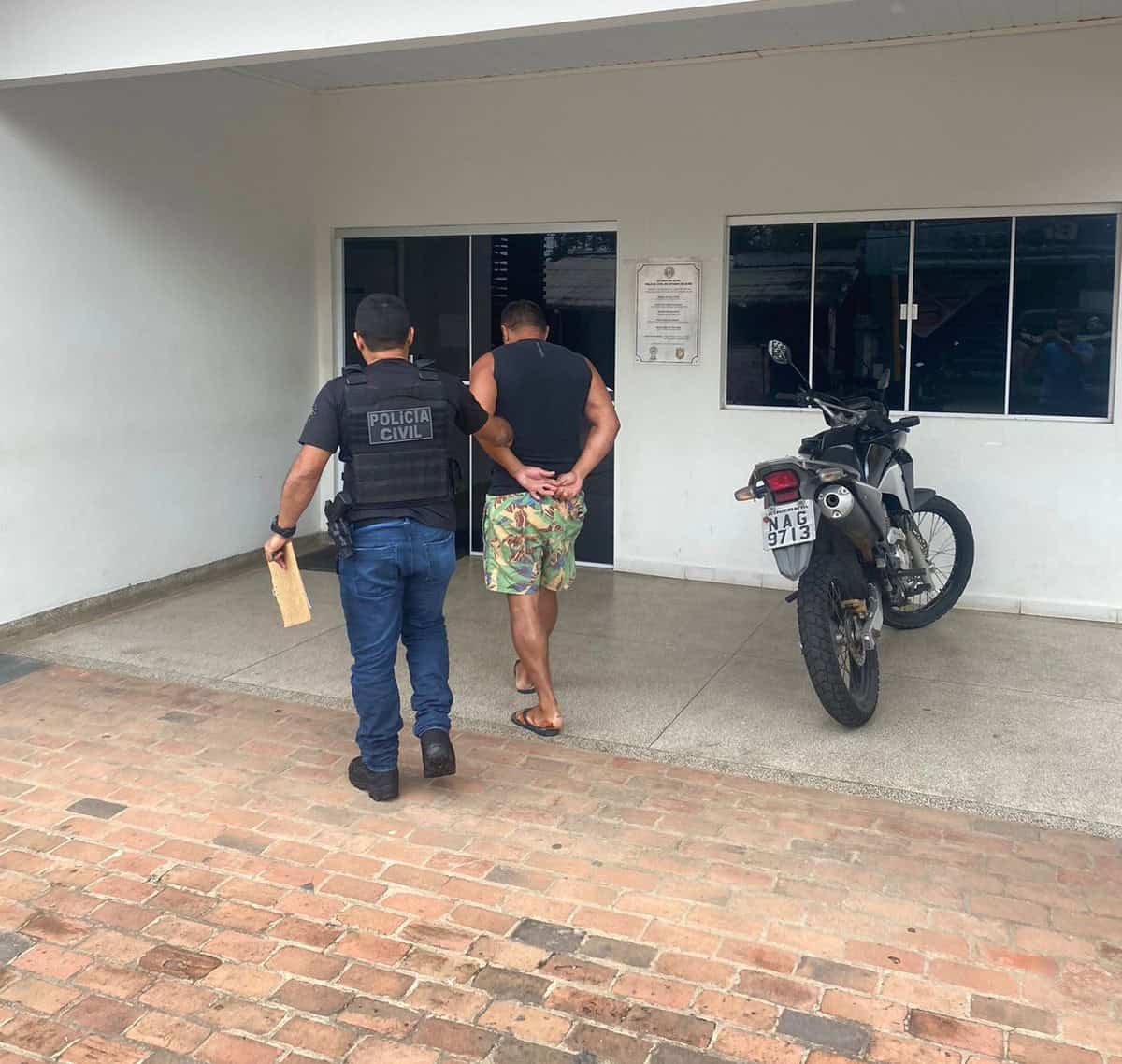 Homem é preso por agredir mulher e descumprir medida protetiva em Cruzeiro do Sul