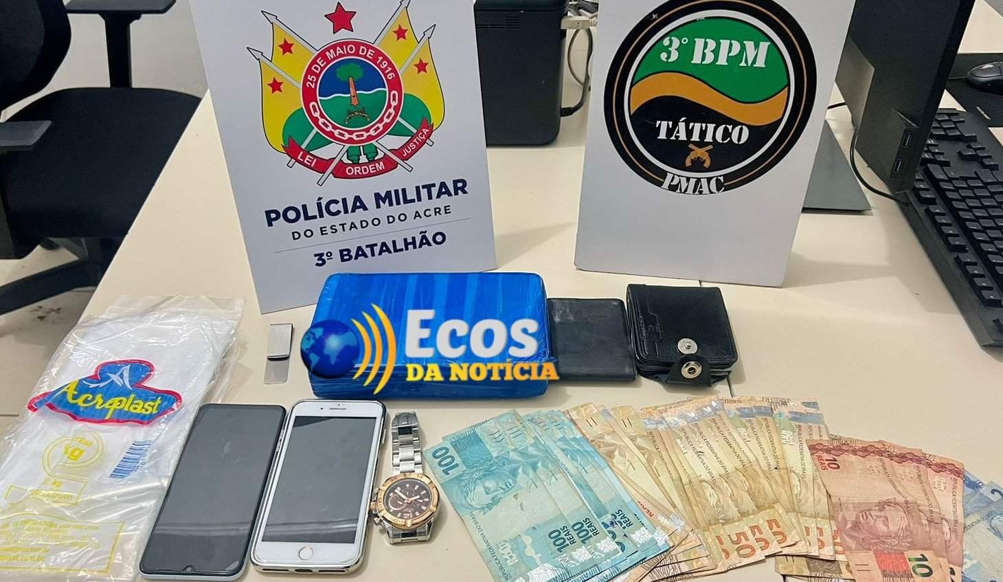 Dupla é presa com droga e mais de R$ 3 mil em veículo na estrada do Quixadá