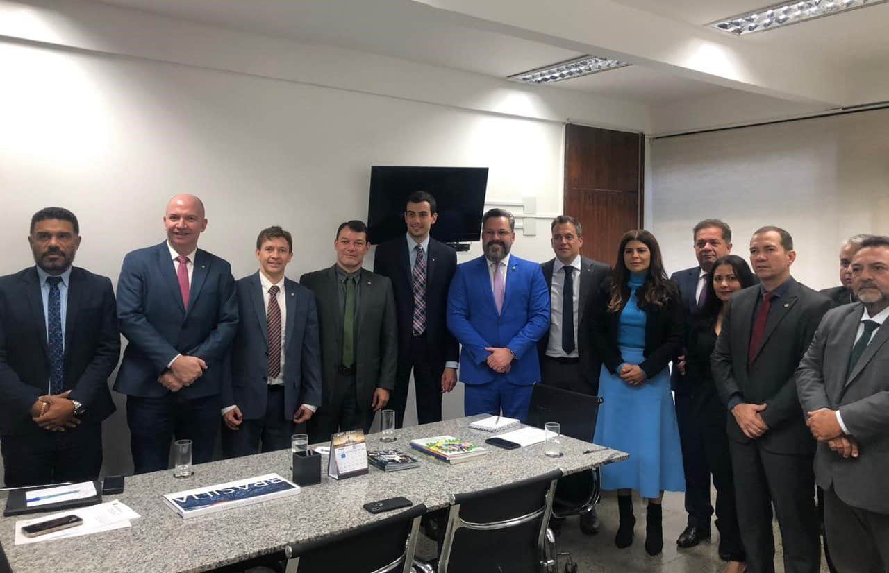 Governo e parlamentares pedem para Azul Linhas Aéreas voltar a operar no Acre