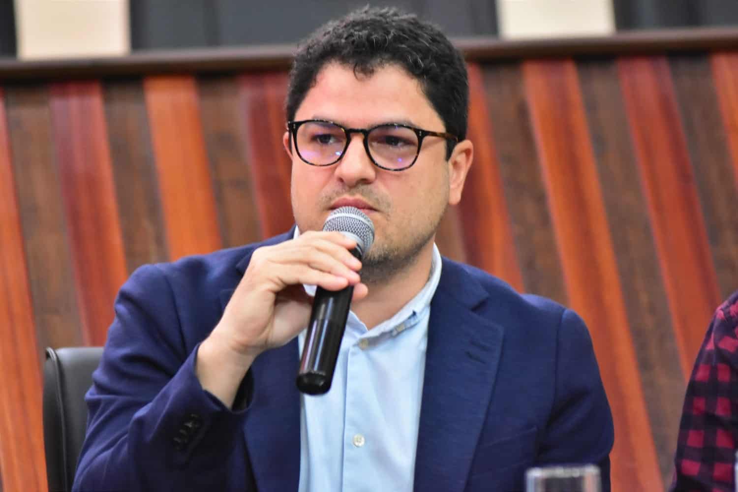 Sancionada lei que garante a mulher ter acompanhante em cirurgias e exames