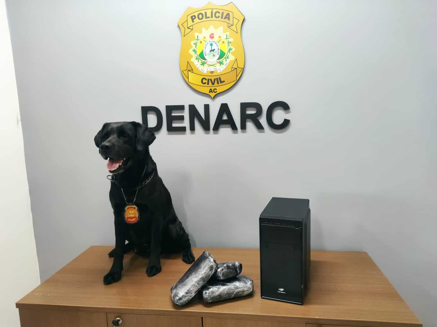 Três kg de cocaína são pegos em computador de transportadora do Acre